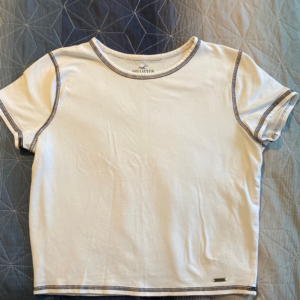 Hollister Baby Tee size Medium Great Condition